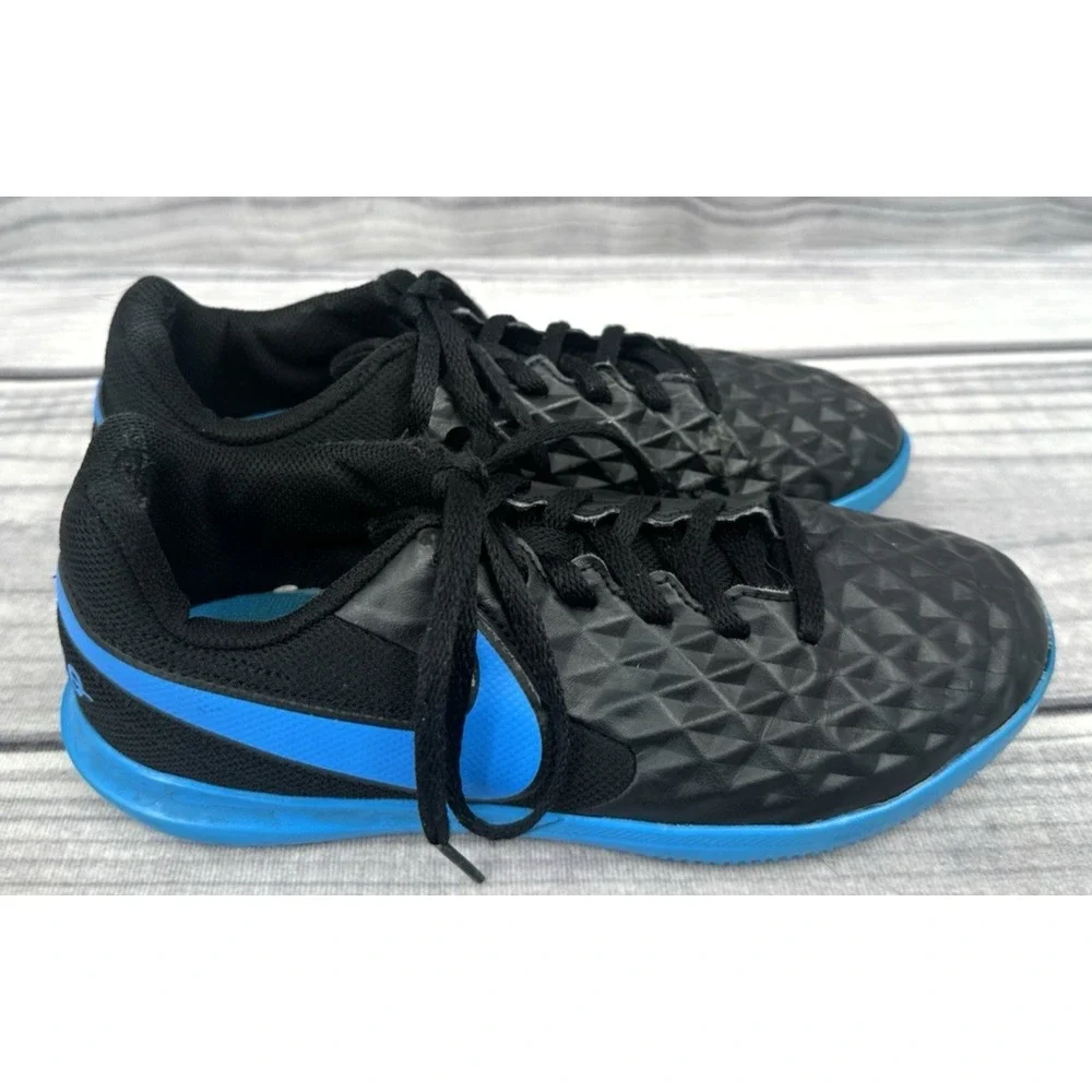 NIKE TIEMPO LEGEND 8 FIRM GROUND INDOOR SOCCER SHOES Youth Size 4 BLACK / BLUE‎
